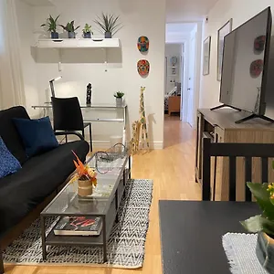 Cozy In Great Location With Free Parking - 31 Night Minimum Appartement
