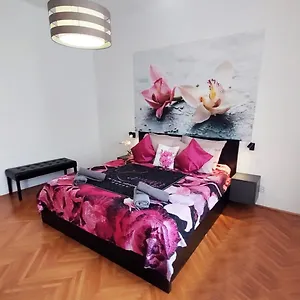 orchidea-apartment-split-in-the-centre.splithotels.org/